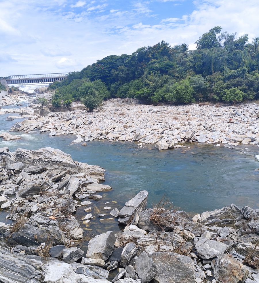 The rocky riverbed below KRS Dam
